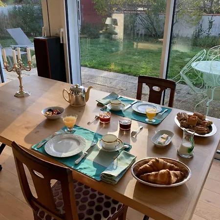 De Charme Calme Au Coeur De La Bed and breakfast La Rochelle (Charente-Maritime)
