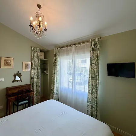 Bed & Breakfast De Charme Calme Au Coeur De La La Rochelle (Charente-Maritime)